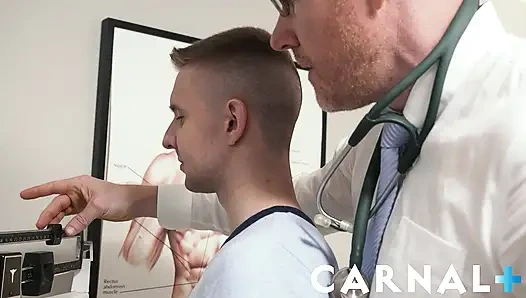 Funsizeboys - twunk serg shepard büyük yaraklı doktor tarafından deliğini döllüyor