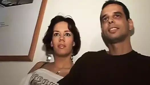 Alman kızlar Alman amatör pornoda üçlü seks yapıyor 90'lar vol 2