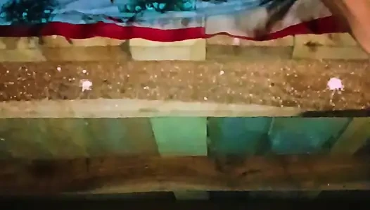 Sister-in-law's bad fucking and spreading both her legs, put the whole penis and took out the piss from the pussy.