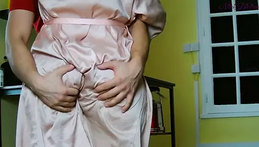 Kahvaltıdan sonra üvey annemin büyük göğüsleri üzerinde büyük cumshot.