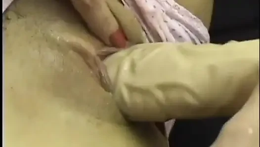 Bekarlığa yemini Layla Rivera genç amını ıslatmak için büyük bir dildo alıyor