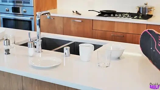 Üvey annem gevşememe yardım ediyor - s8:e9