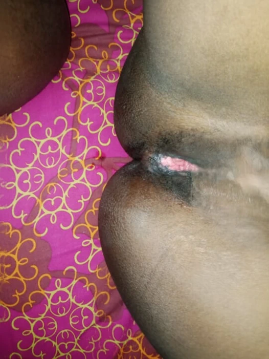 Önümde mastürbasyon yapıyor