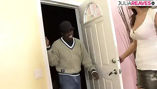 Serena büyük yaraklı zenci bir adamla sikişmek istiyor