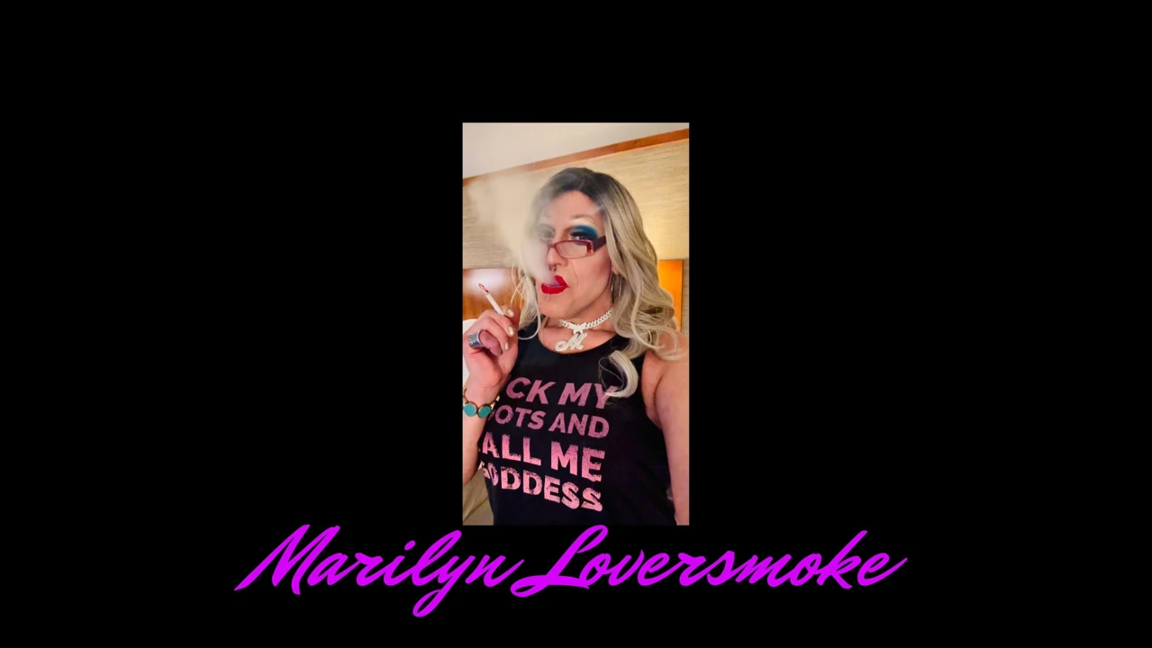 Marilyn sigara içiyor ve flört ediyor. Sadece senin için!