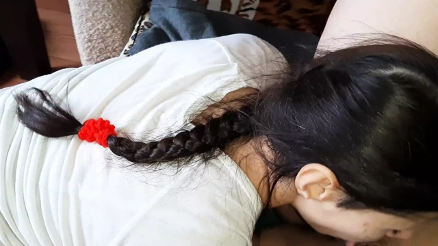 Üvey annemin amını yiyorum ve amcığıma mastürbasyon yapıyorum