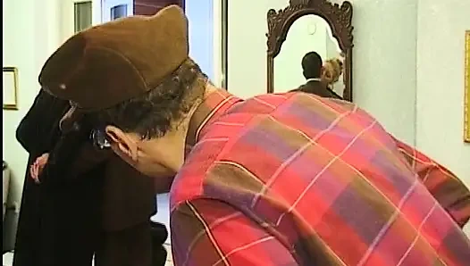 Sarışın Alman kaltaklar ateşli grup seks eyleminde büyük yarakları paylaşıyor