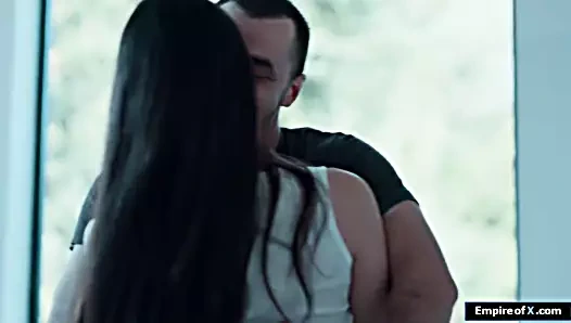 Esmer kız arkadaş yaladı sonra doggystlye becerdin tarafından ona adam