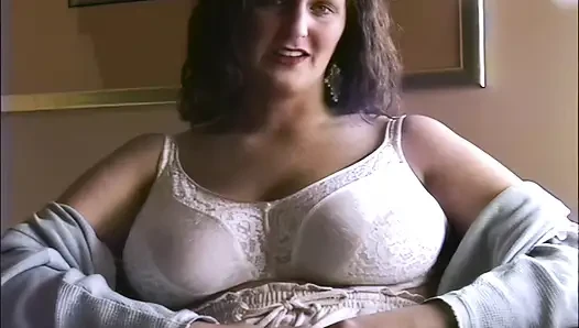 90'ların utangaç kızı edepsiz tıknaz bir amatöre dönüşüyor
