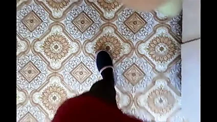 Siyah çoraplarla kendimle oynuyorum