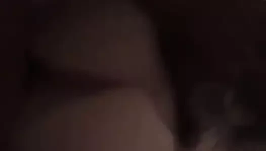 onu aşağı sikiyor