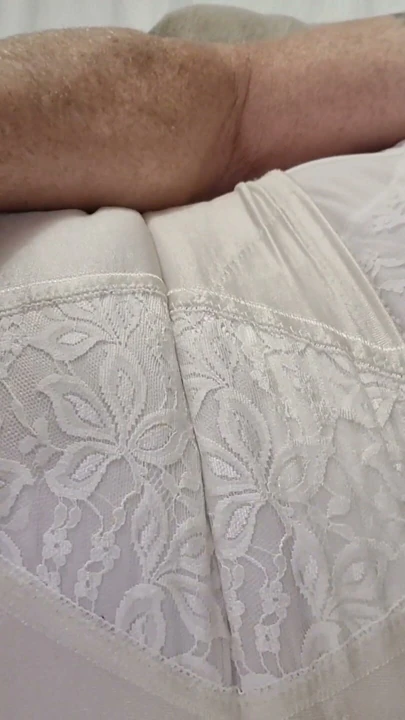 Cum Shot Wearing My Triumph Longline Bra | Klip 3