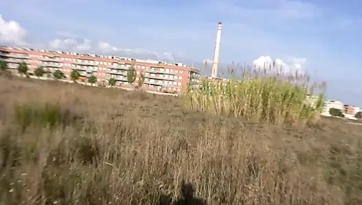 Küçük memeli esmer her şeyi alıyor