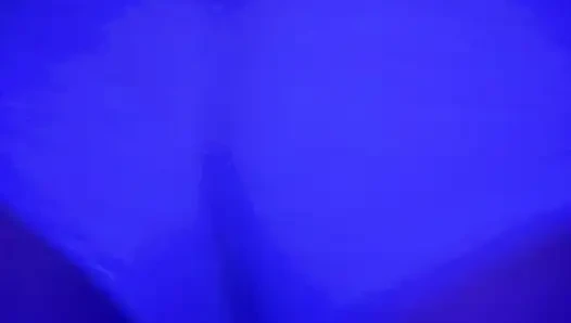 Mavi ışıklarda büyük götlü twerk yapıyor