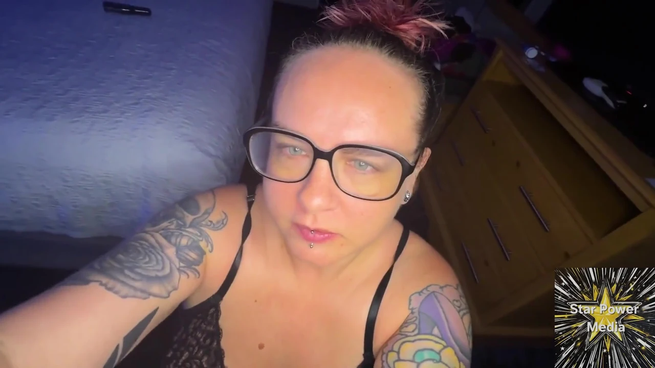 Savanna’s Amateur Fan Fuck: POV Blowjob to Tripod Pounding