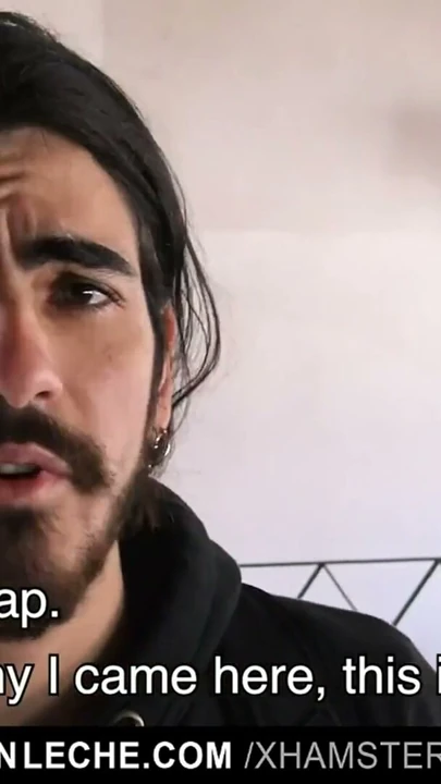 LatinLeche - Sevimli Latino Hipster Yapışkan Bir Yüz Boşalması Alıyor | Bölüm 1