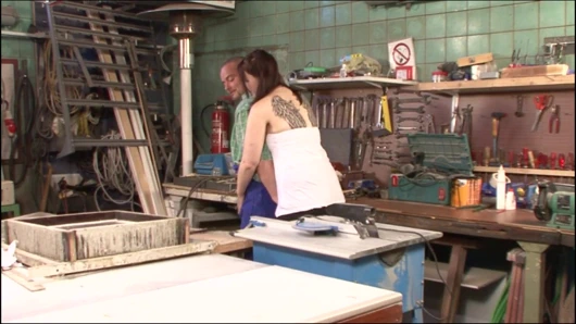 Kızlar zevk için aile sikini sikmeyi sever - 1