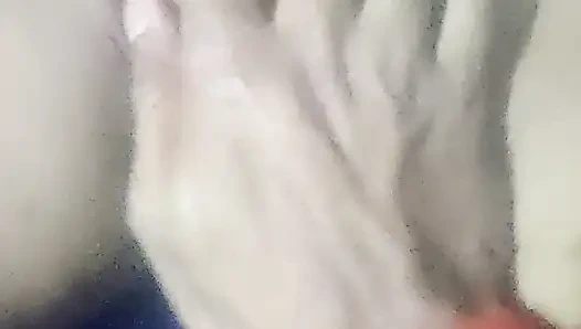 Üvey erkek arkadaşı amcığını üvey sevgilisine gösterdi ve masaj yaptırıyor