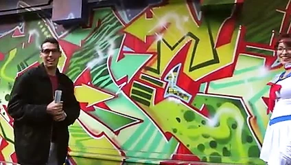 İspanyol tombul eva denizci ay kıyafeti kullanarak adamları almayı seviyor