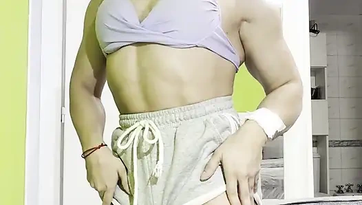 Latin kaslı anne egzersiz taytlarıyla esneiyor