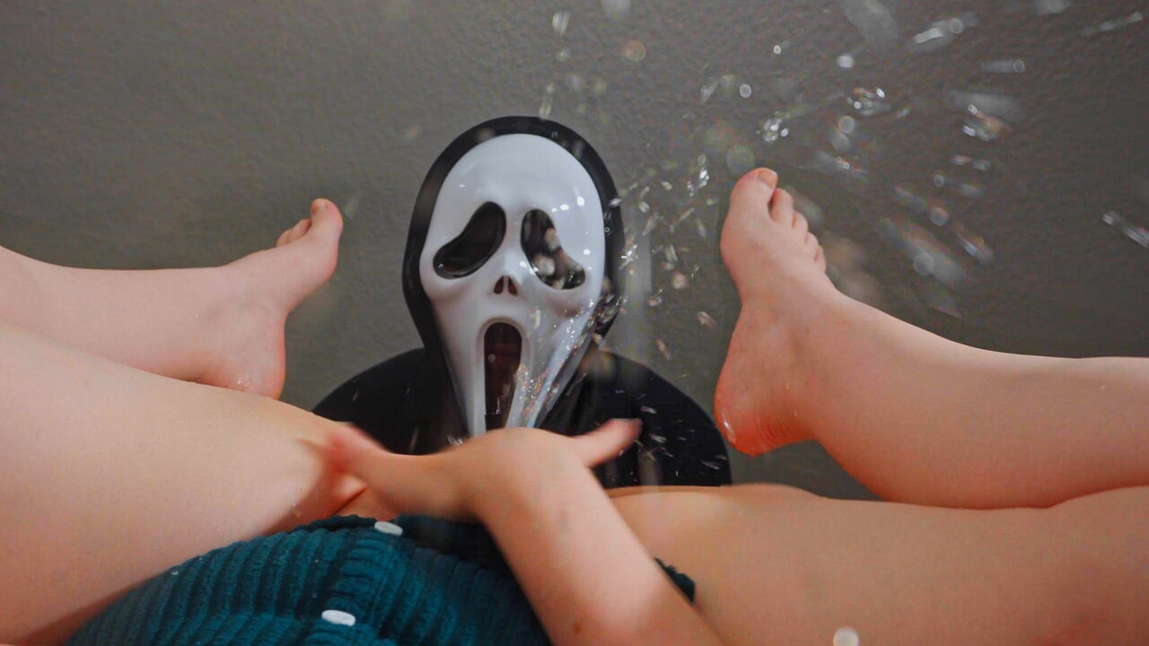 Ghost'un yüzüne fışkırtıyorum ve külotumu almasına izin veriyorum