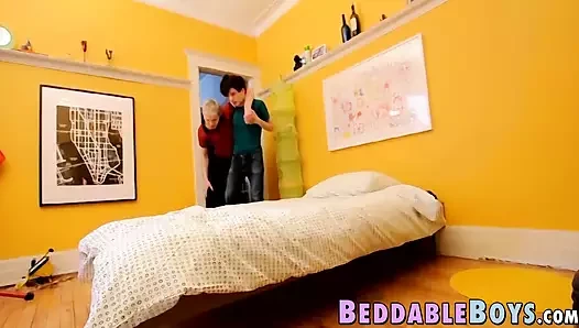 Sıska ikizler Sonny Kelso ve Kevin Carson anal seks yapıyor