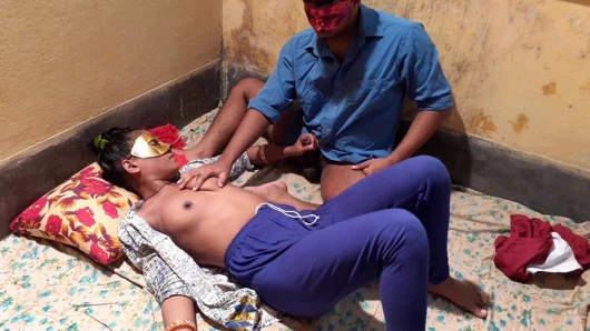 Olgun Hint yenge sıcak seks ile ona genç devar koca dışarı için iş içinde hindi audio