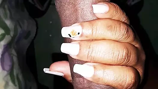 Kocamın arkadaşının kalın yarağını emdim.