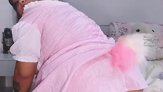 İri güzel kadın Paskalya tavşanı amına yumurta fışkırtıyor
