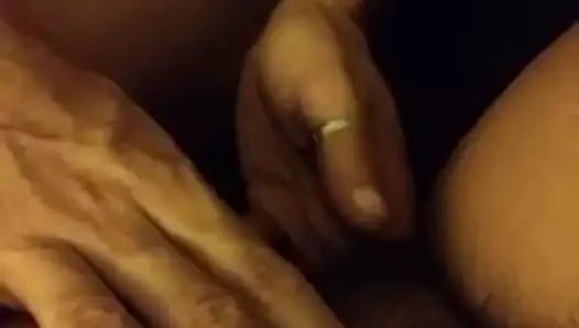 Parmaklama ve emme o iyi kedi