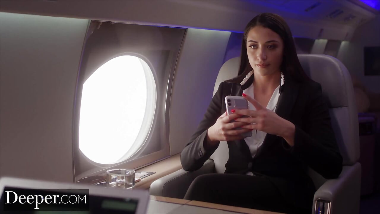 Derin. Seth baskın patron Angela White'a boyun eğiyor