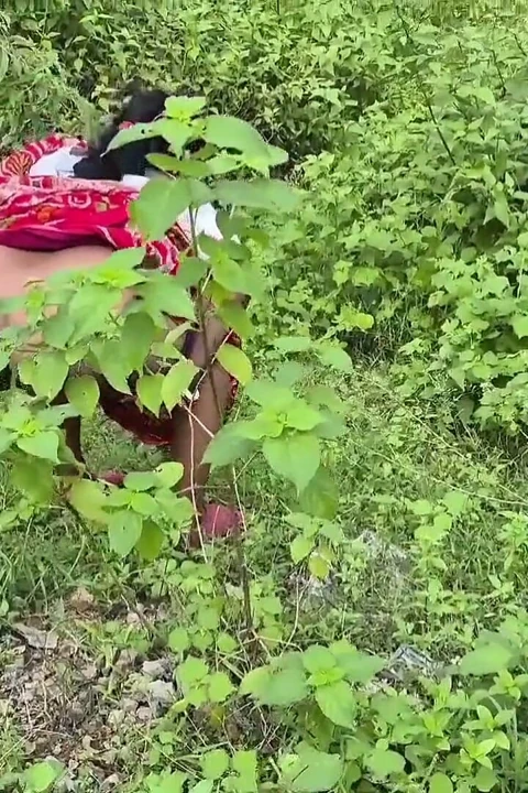 Üvey kız kayınpeder ve üvey baba açık havada otoyolda yol kenarında ormanda seks, üvey anneden eve dönüş