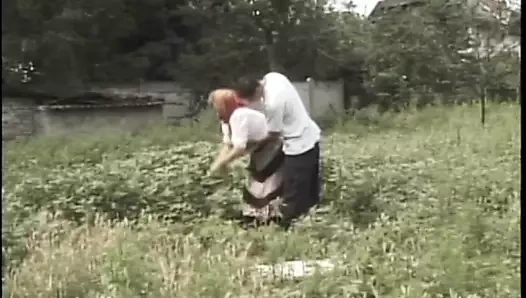 Kirli yaşlı kaltak uzman saksocu ve lanet