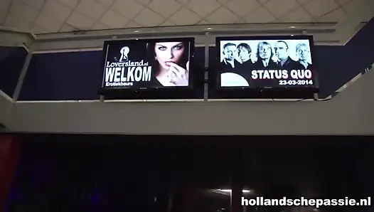 Showroom'da swinger çift