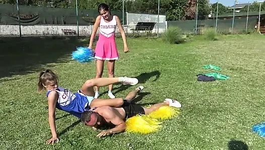Amigo kız tekmeleme eğlencesi!