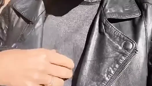 Deri kıyafetimle sokaklarda yürümek