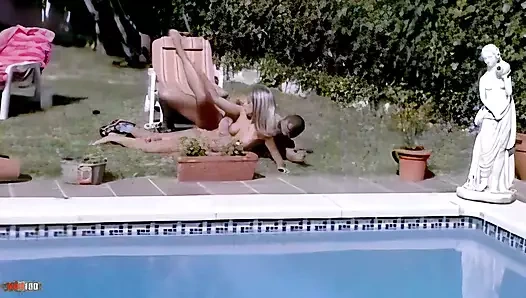 Crystal-wells: Havuz başında tomas ile Crystal Wells sahnesi kameradan filme alındı 2