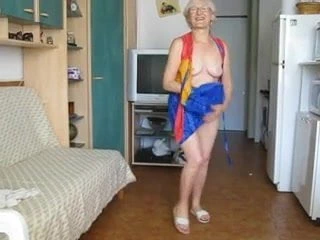 Elle se carresse by Clessemperor