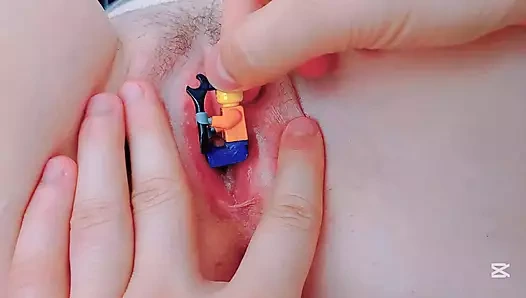 Islak amcığımın içinden geçerken oyuncaklarımı daha çok seviyorum