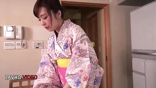 Ryouka Shinoda'nın patlayıcı solo gösterisi: edepsiz dildo macerasında tutkulu orta yaşlı seksi kadın