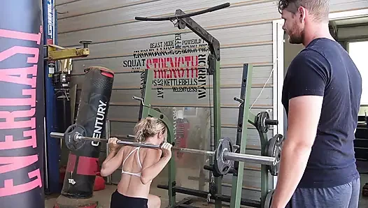 Her yerime boşalana kadar kişisel antrenörümü sikiyorum