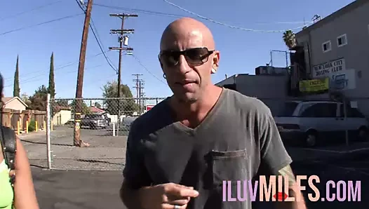 Minyon vücutlu ve küçük memeli zenci orta yaşlı seksi kadın sikiliyor