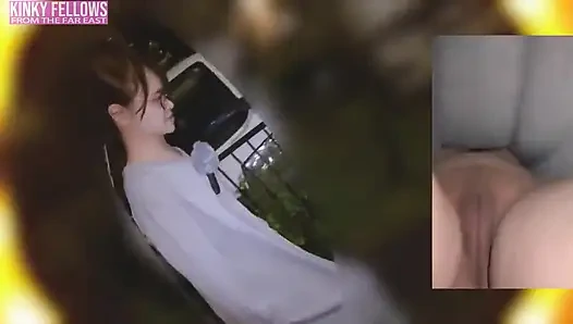 Doğal ve zengin güzellik, riskli geçici bir kabinin içinde sıcak ağız desteği sunarken kırılgan varis ısısı.