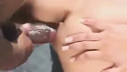 Cytheria tepelerde havuz tarafından becerdin