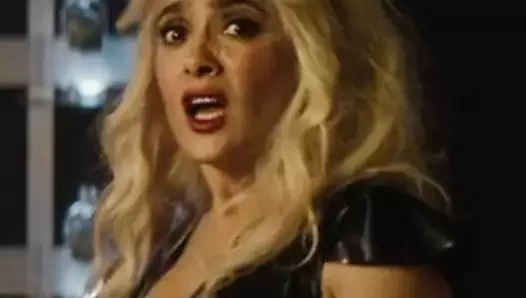 Salma hayek'in büyük zıplayan göğüsleri