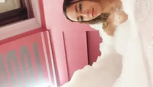 Zayıf Yalnız Hidro Çılgınlıkta Dick'i Almak İçin