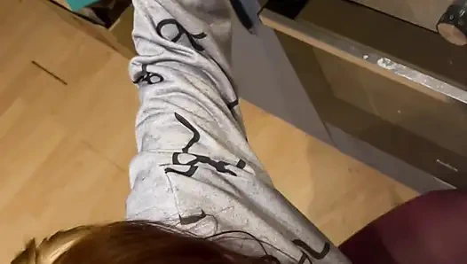 18 Yaşındaki Mutfakta Oral Seks Yapıyor