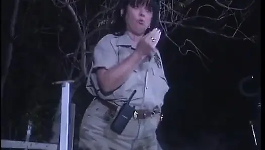 Randy sürtük yarak emiyor ve parkta bankta amını siktiriyor ve sonra döl içiyor