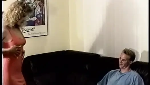 Sarışın seksi hatun klasik amcık sikiyor büyük yarak emiyor