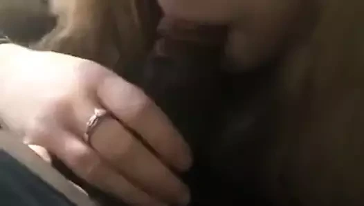 erkek arkadaşını aldatıyor